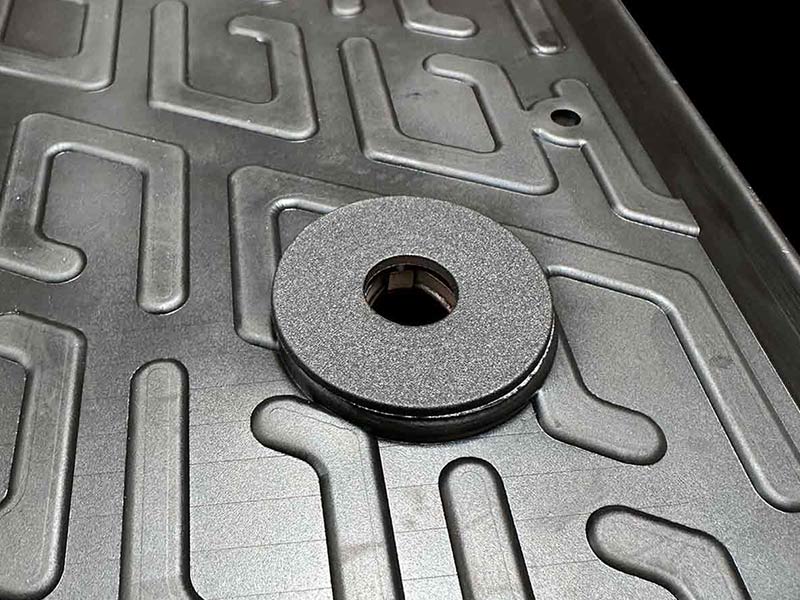 Floor mat with safety fixing